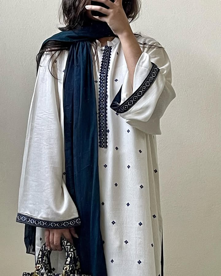 Vanzila  Embroidered 3PC